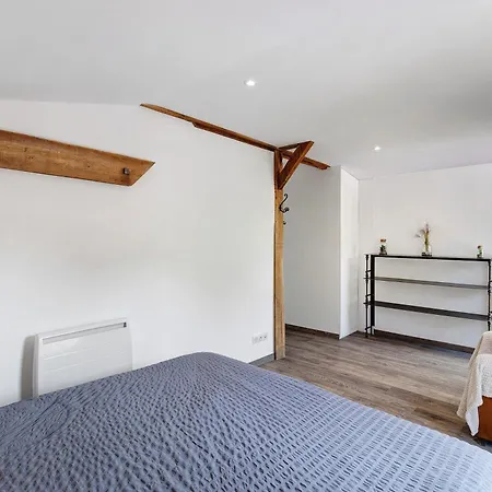 Holiday home Maison De L Etable Bregegere