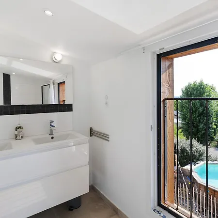 Maison De L Etable * Bregegere